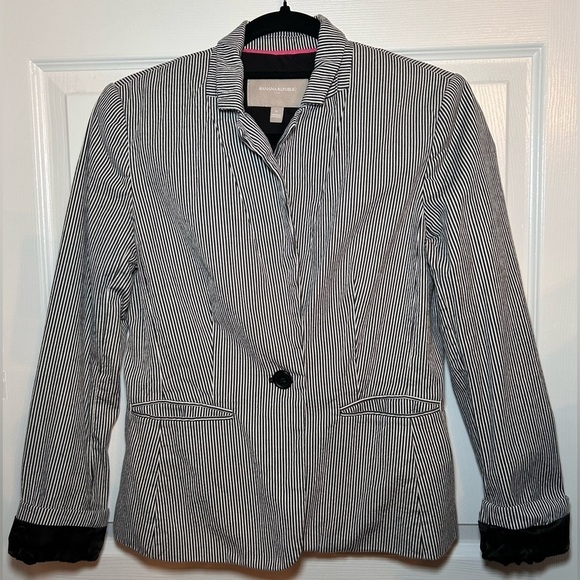 Banana Republic Women’s Fitted Seersucker Blazer- Navy/White Pinstripes/ Size 6 - Picture 1 of 7
